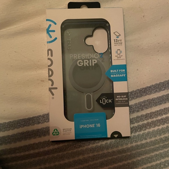 Speck Presidio2 Grip Case for Apple iPhone 16 - Picture 3 of 4